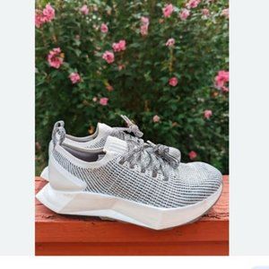Allbirds Womens TF Tree Flyer Running Shoes Size 7 White Black Knit Lace Up